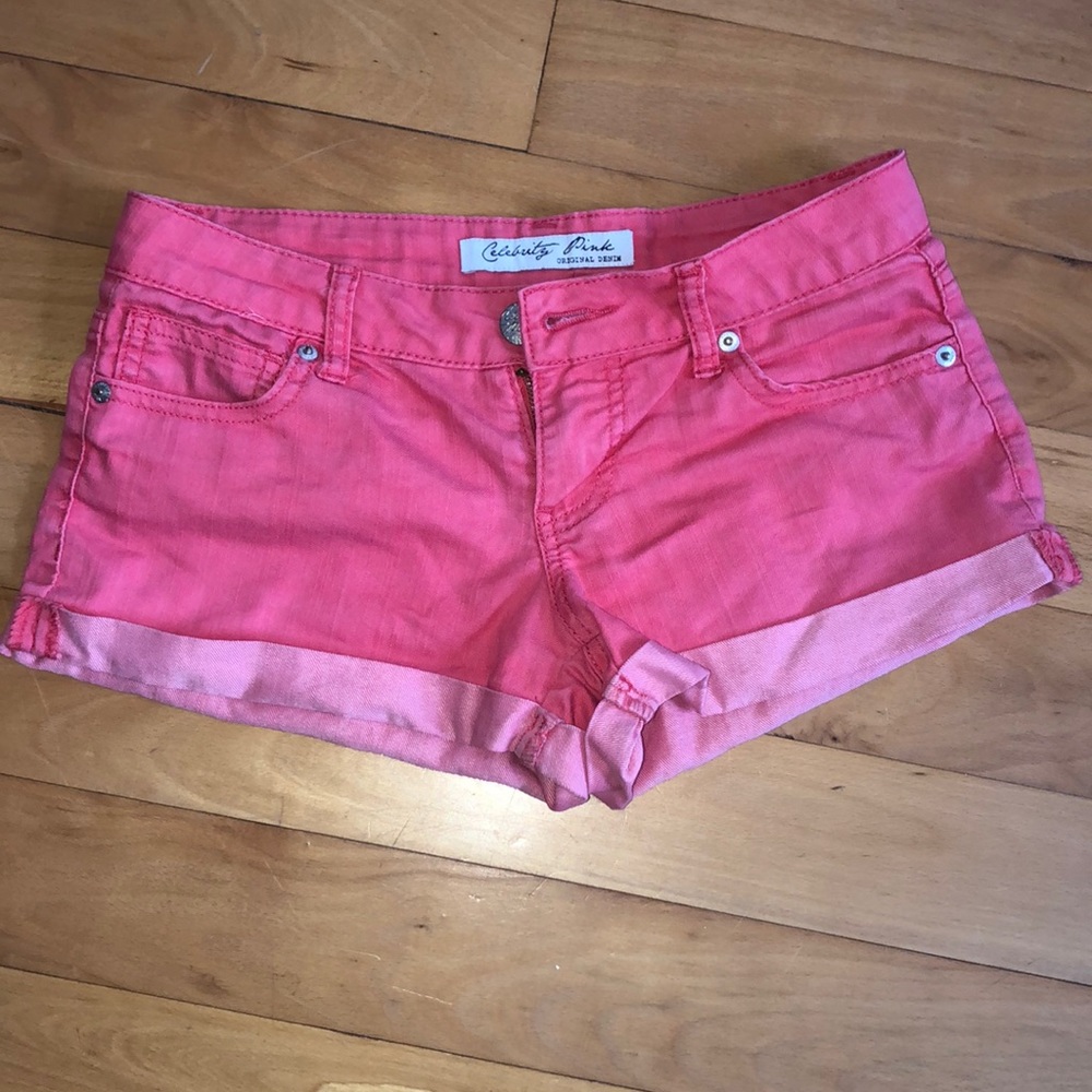 Pink cuffed shorts!🌺